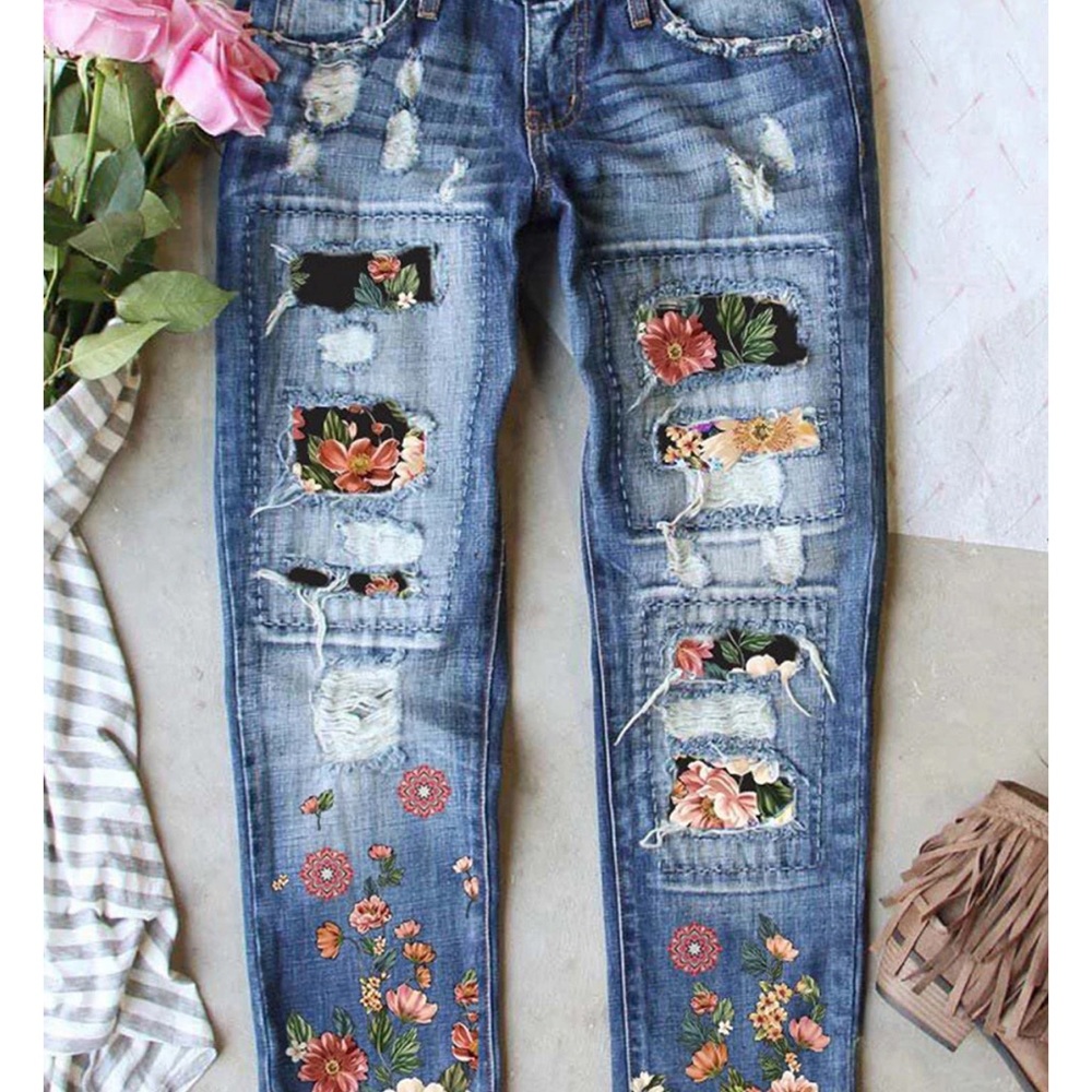 Evaless floral jeans. Sky blue.
